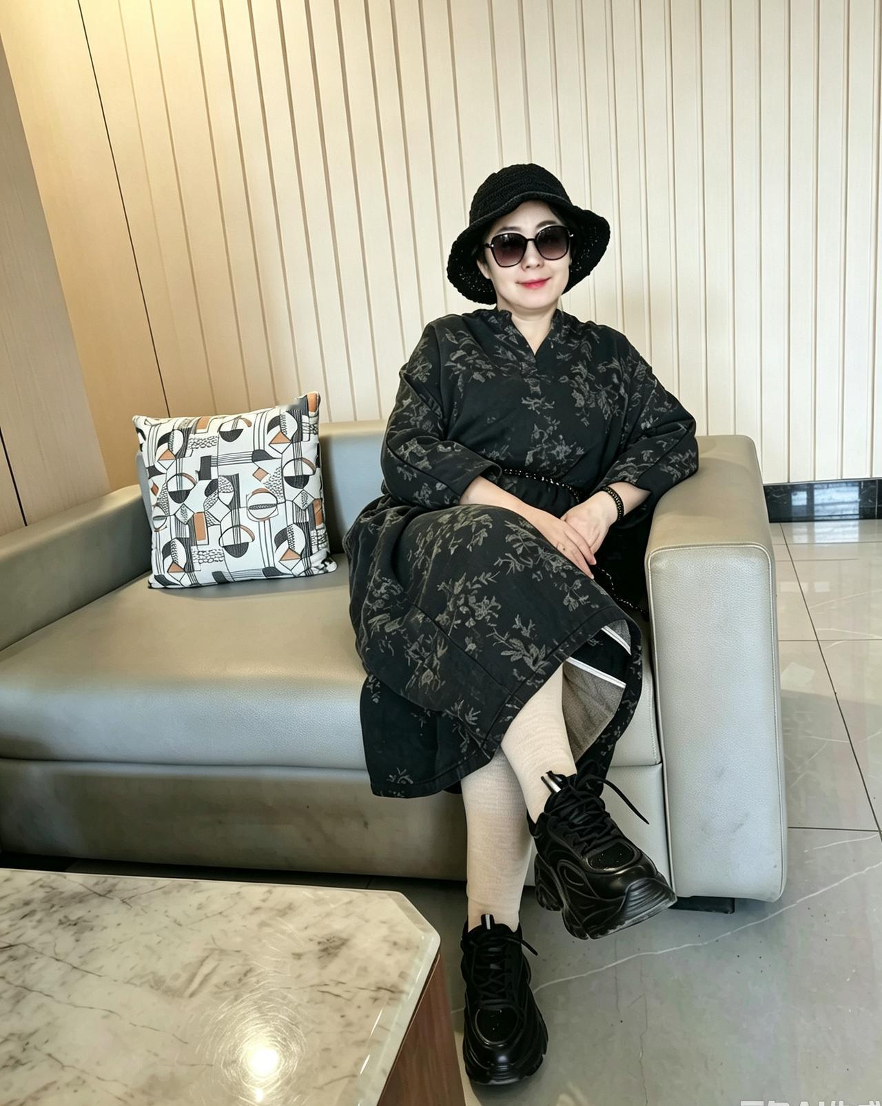 人啊，真是善变。

这条看起来乱糟糟的棉麻大裙子，当初买它就是为了套上方便，能从