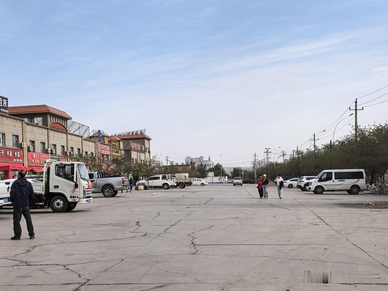 随着新疆S103可以直达阿乐惠镇，S301也从这里穿行，再加上S12正在加紧修建