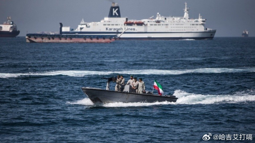 凤凰新闻【伊朗议员谈霍尔木兹海峡：正研究提案，想过得付钱】“霍尔木兹海峡的新秩序