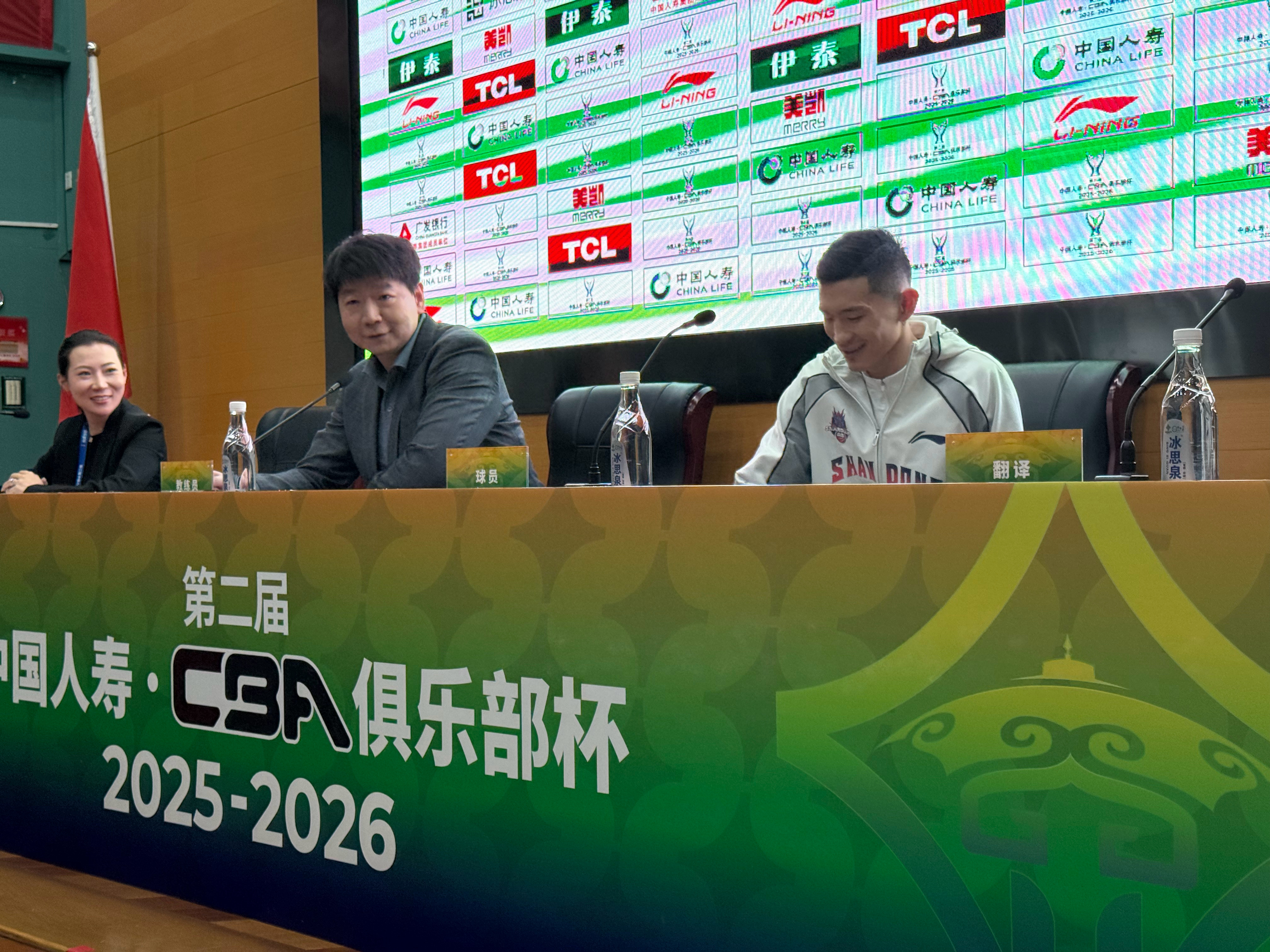 邱彪指导在赛后发布会点名表扬陈林坚，随后主持人让陈林坚总结，他说“没有没有”，邱