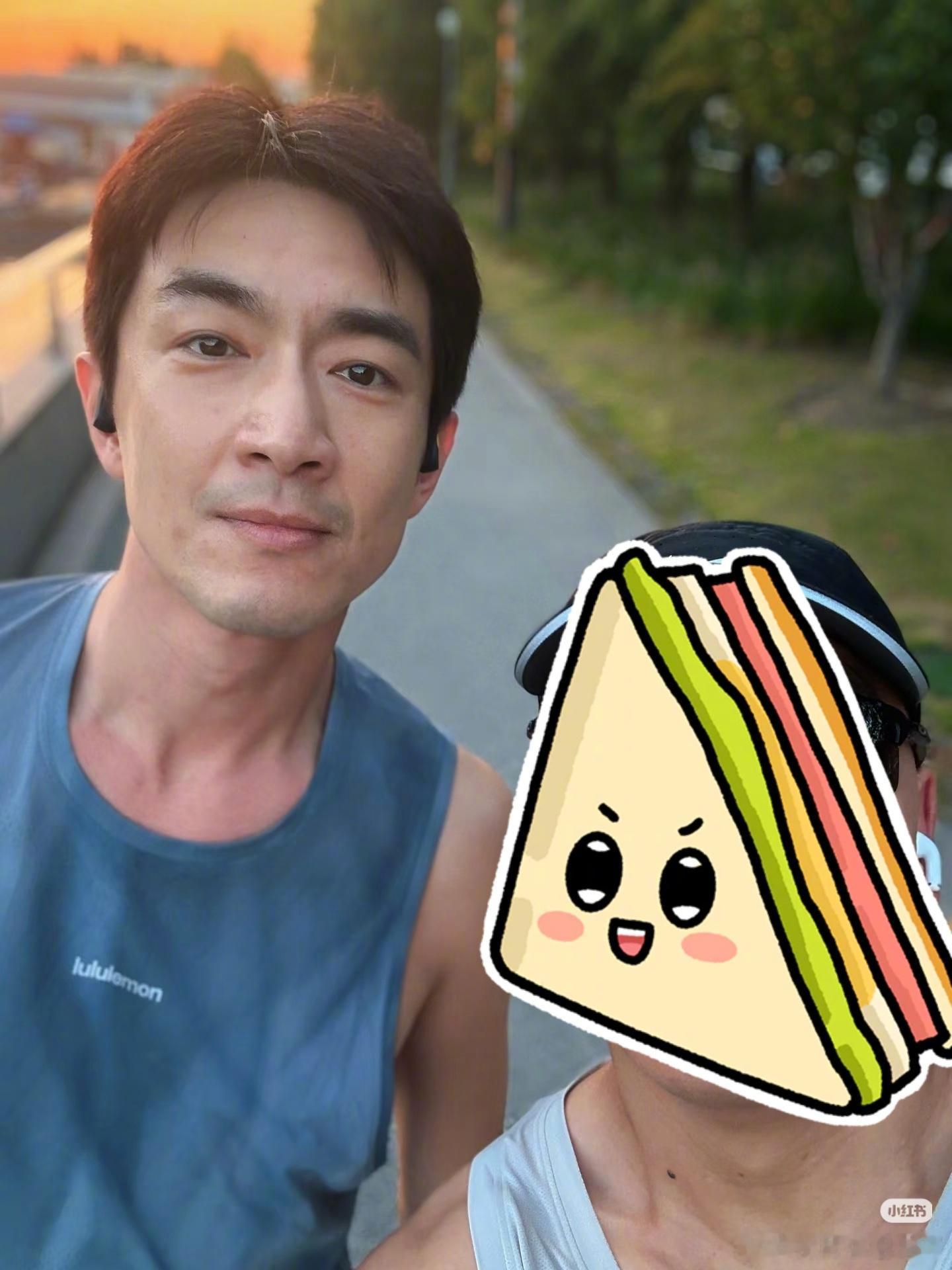上海偶遇林更新跑步上海跑步偶遇林更新 上海跑步偶遇林更新，无滤镜的颜值还是帅的啊
