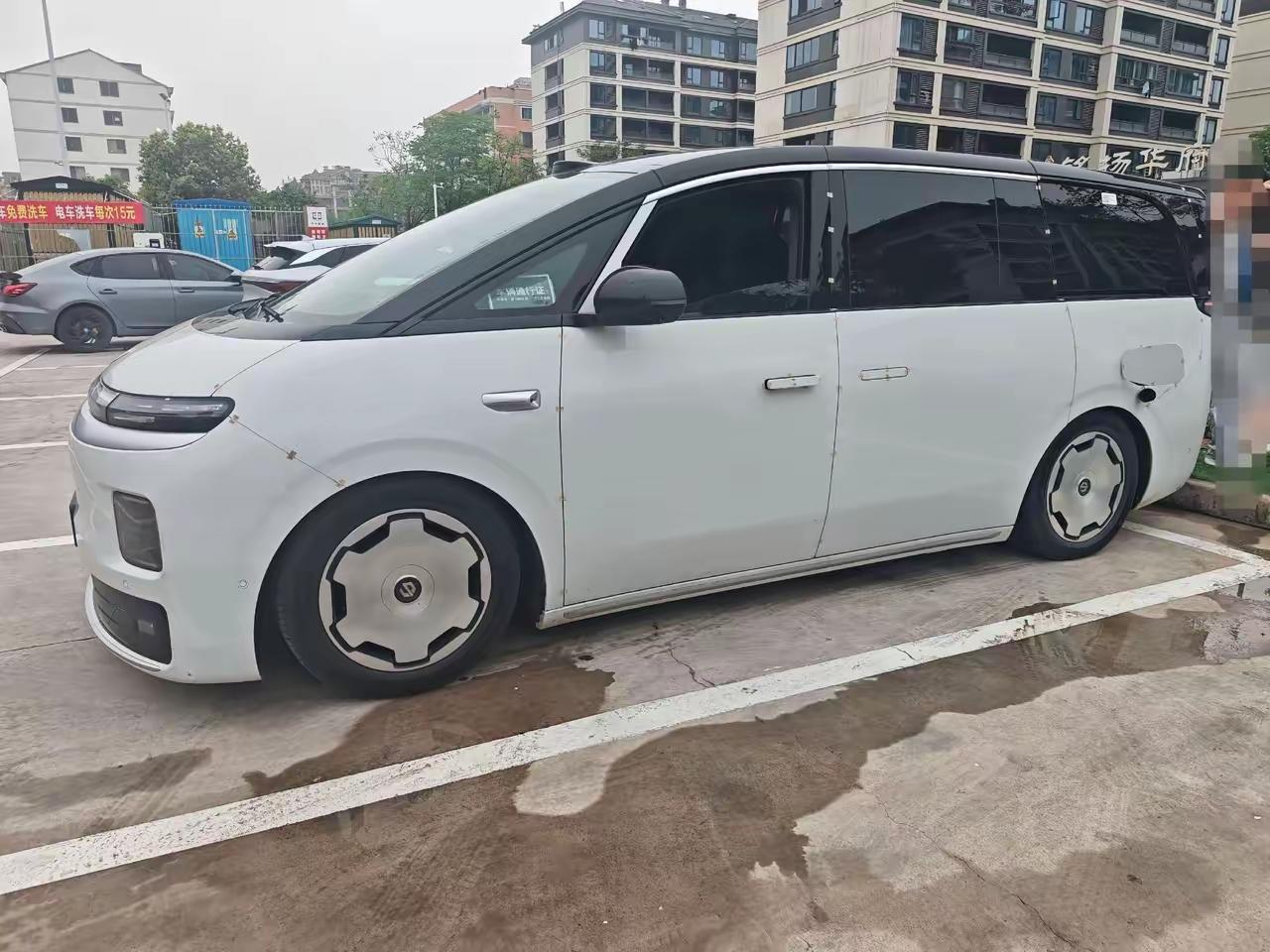 为什么真车看着这么帅？
- 流线子弹头，低风阻高级感
短车头+大倾角A柱，比传统