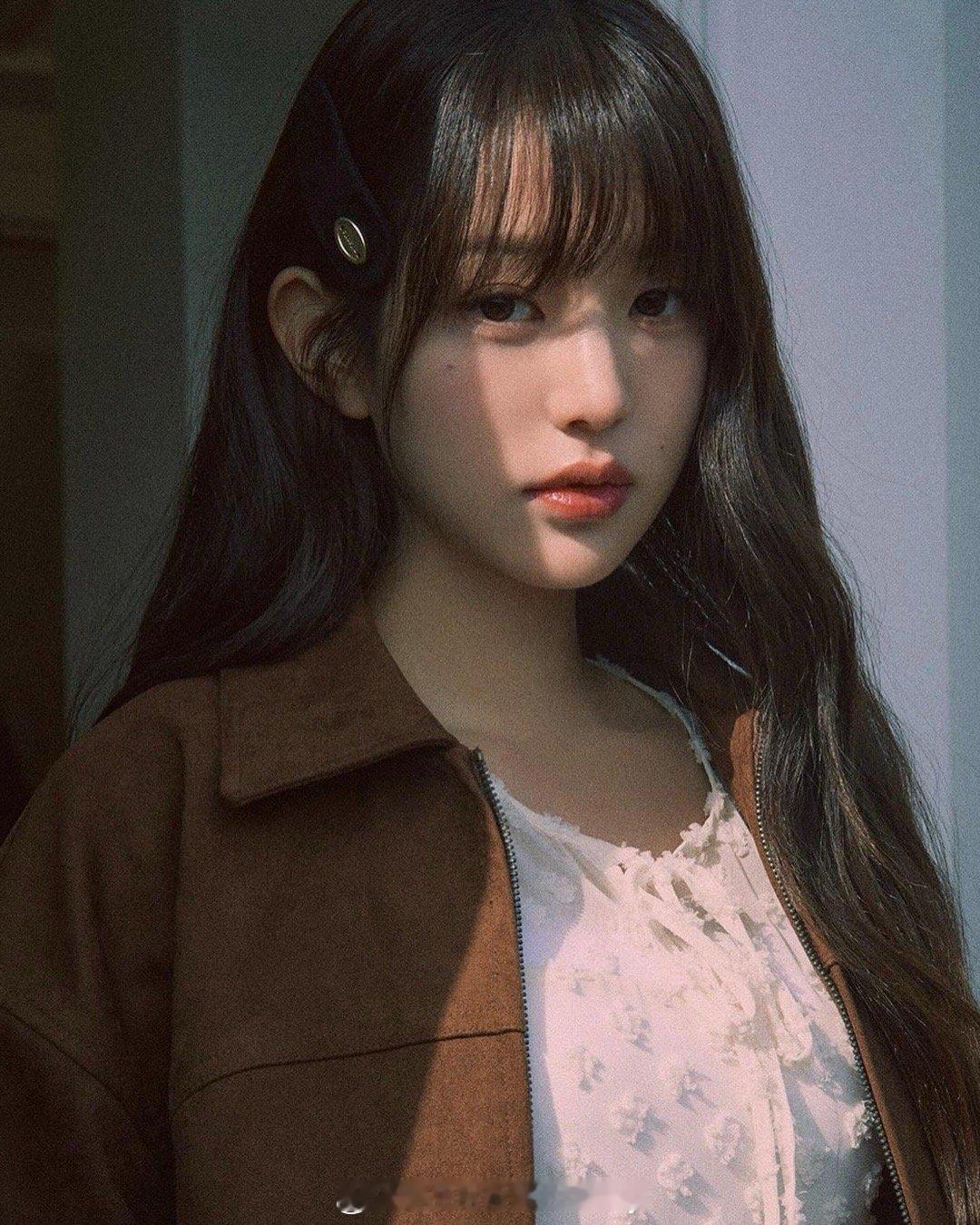 张元英最新画报释出，是甜心小玫瑰🌹~ ​​​