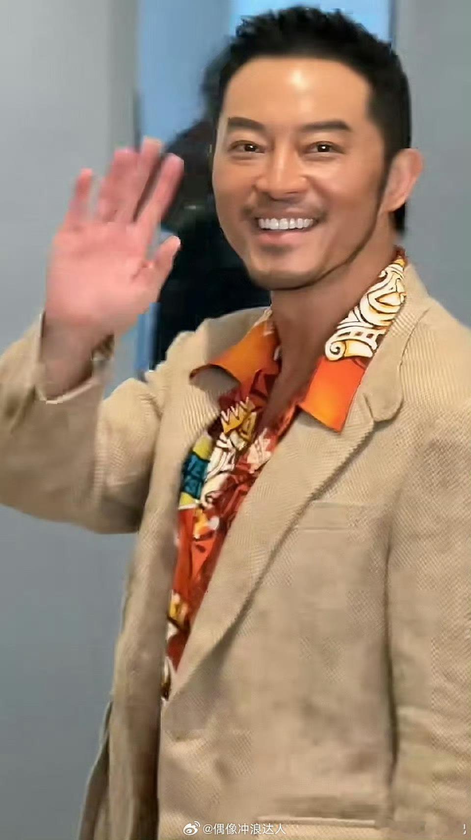 俺以为自从古天乐之后   大家应该晓得美黑是个骗局  效果油油的很安心[二哈] 