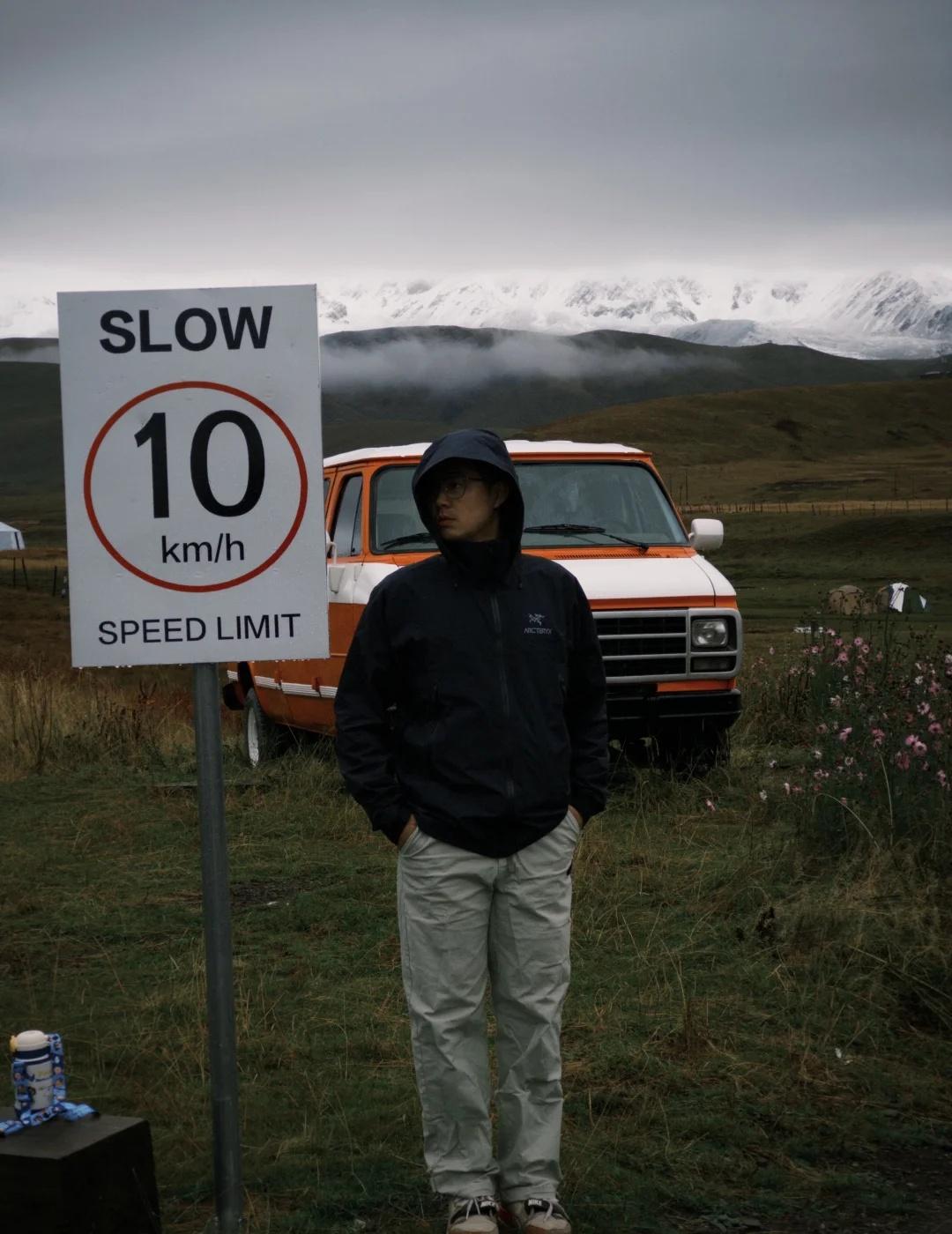 川西下雪了吗
又想去川西了
川西 01 介绍一个小哥哥 自驾探索编辑部 我被雪山