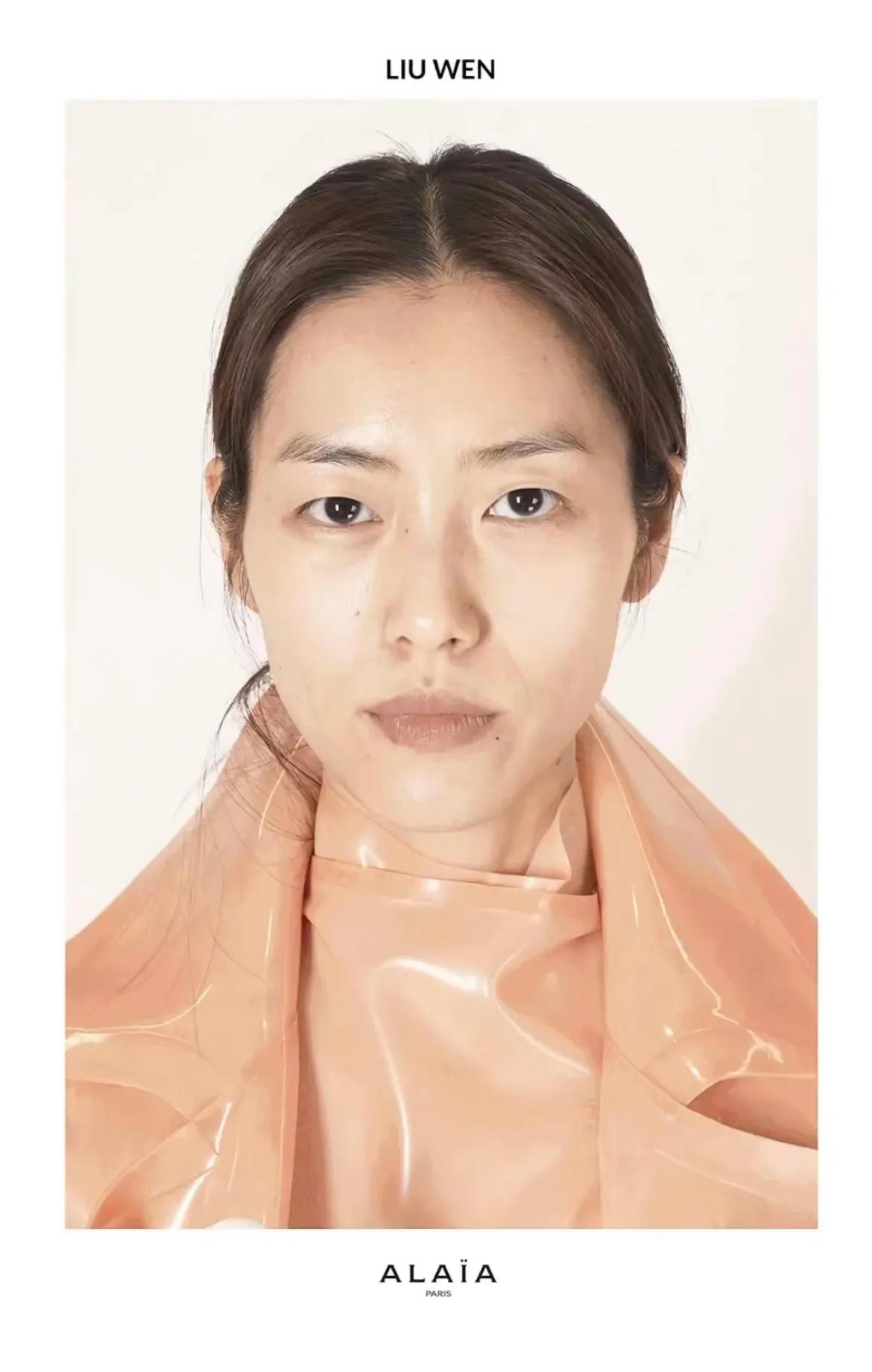 刘雯素颜照曝光，很普通！

说起刘雯那是妥妥的国人模特界的的骄傲！

她的成就远