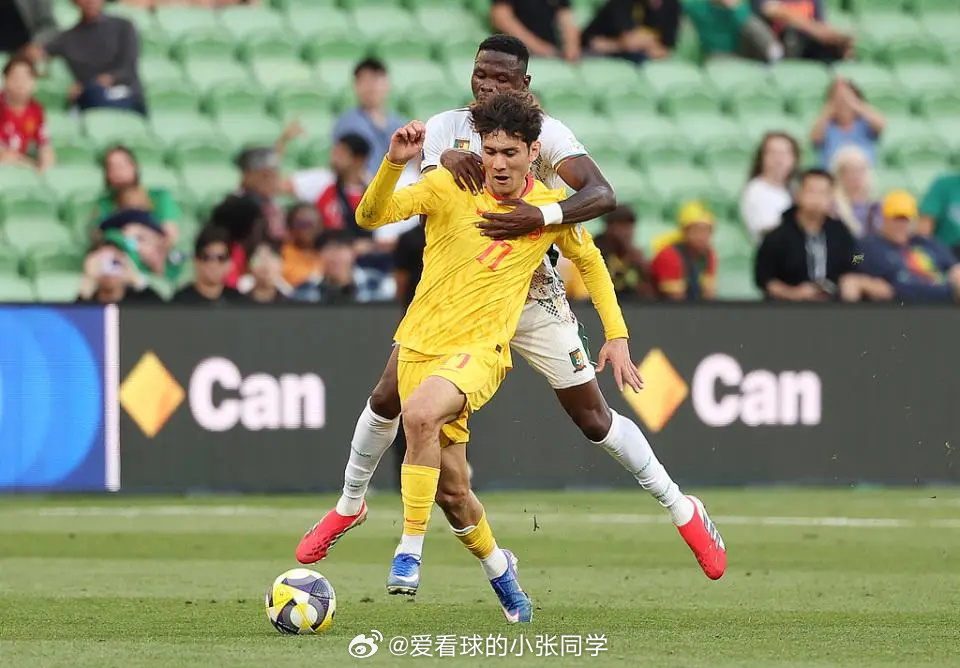 国足拼劲尽显！23岁新星半场造对手2红3黄 满身泥泞获全网点赞北京时间3月31日