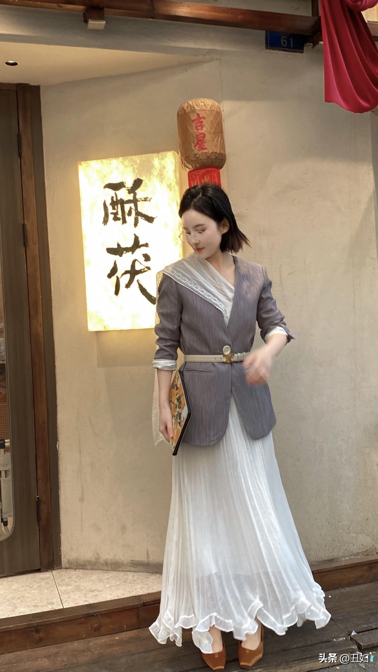 什么样的女人才具有魅力?自己独特风格，辨识度超高，让人一眼难忘。情绪稳定也很关键