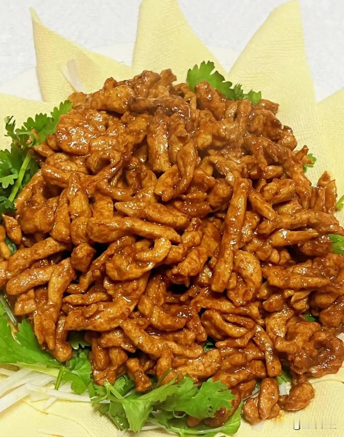 《京酱肉丝：一口入魂的京城味，在家也能轻松复刻！》

朋友们，今天这道菜，我敢说
