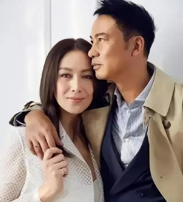 任达华当年铁了心丁克，和琦琦潇洒满世界飞，结果2006年琦琦意外怀孕，他当场怂了