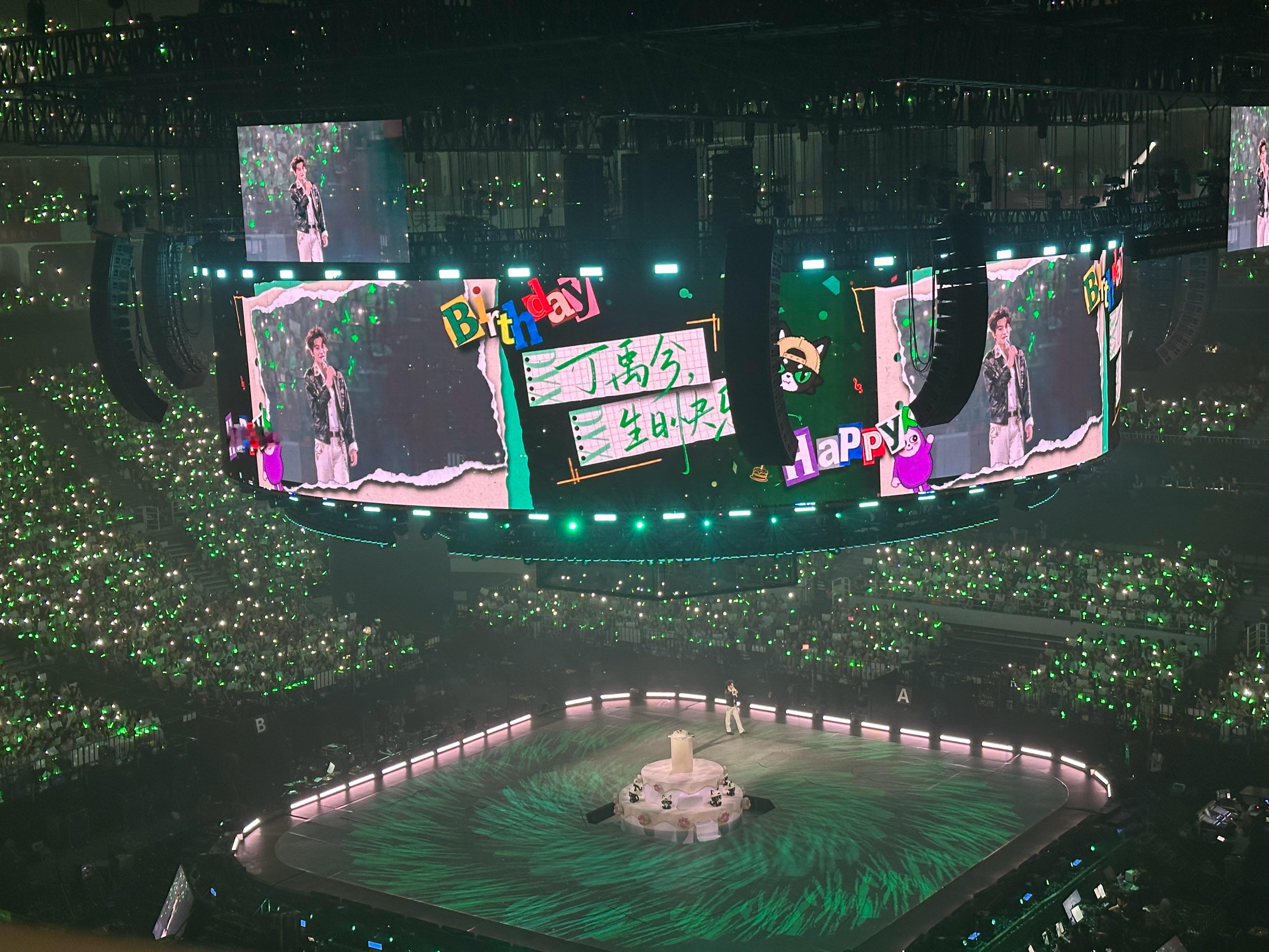 丁禹兮演唱会第一天圆满结束了呀让我们期待明天的演唱会和后天的生日呀 丁禹兮回应粉