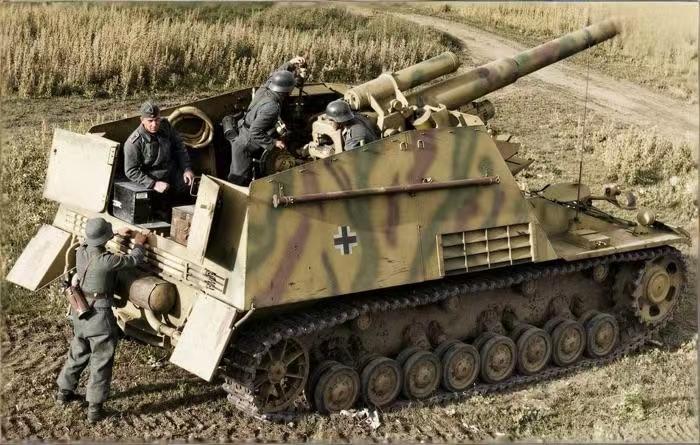 150毫米自行火炮“黄蜂”（Hummel, Sd.Kfz. 165）是二战期间德