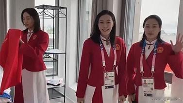 中国花游队准备出发前往开幕式现场
巴黎奥运会开幕式当天，中国花游队准备出发前往开