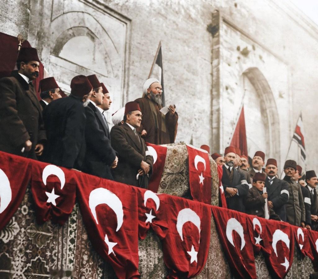 1914年10月，奥斯曼帝国参加一战，加入同盟国阵营。  这对于俄国的负面影响很