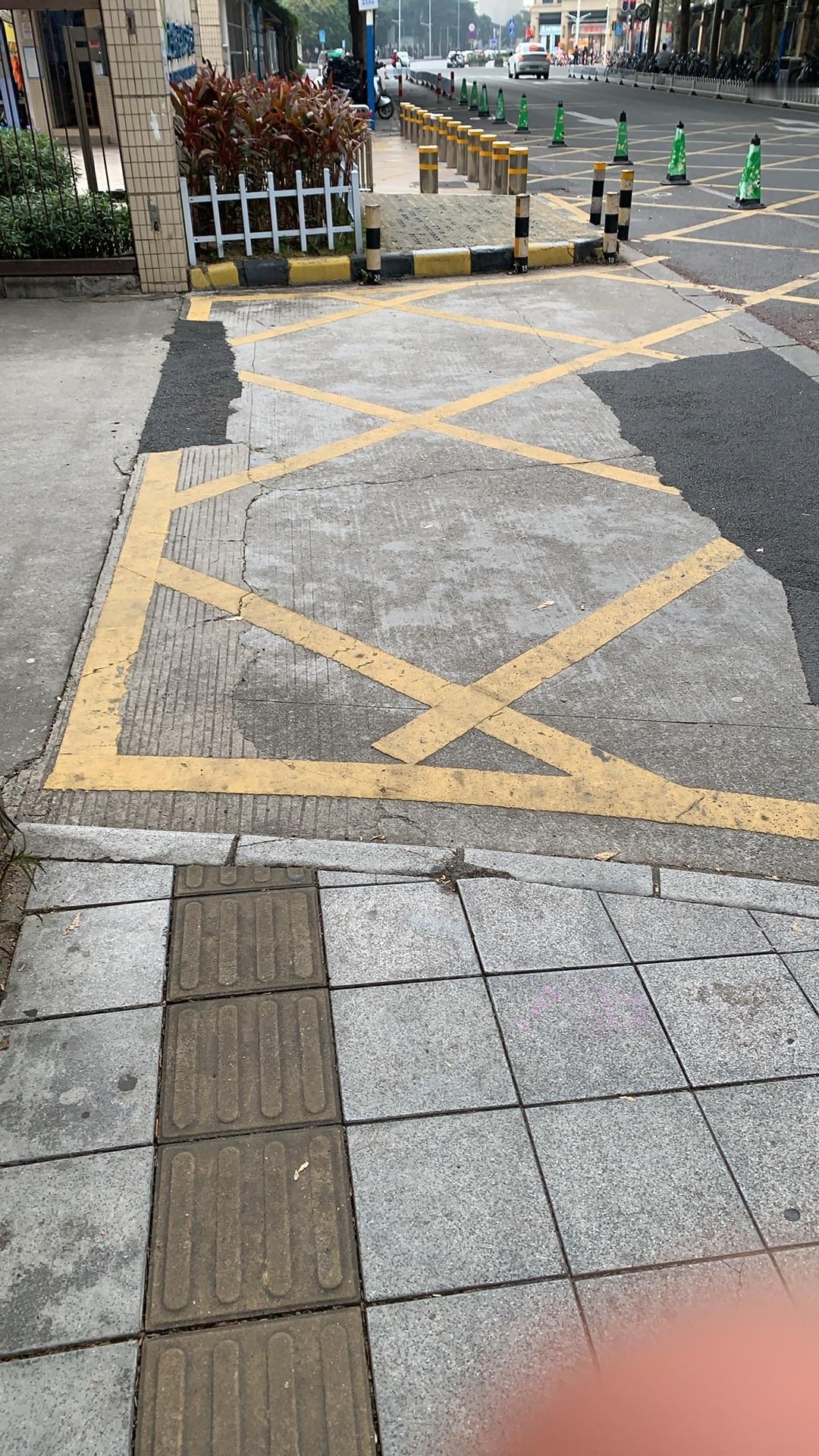 感觉现在的盲道就是个摆设。