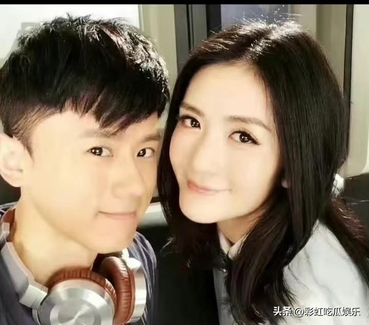 原来当年是谢娜主动追求的张杰，20067月谢娜刘烨分手，06年11月份与张杰认识