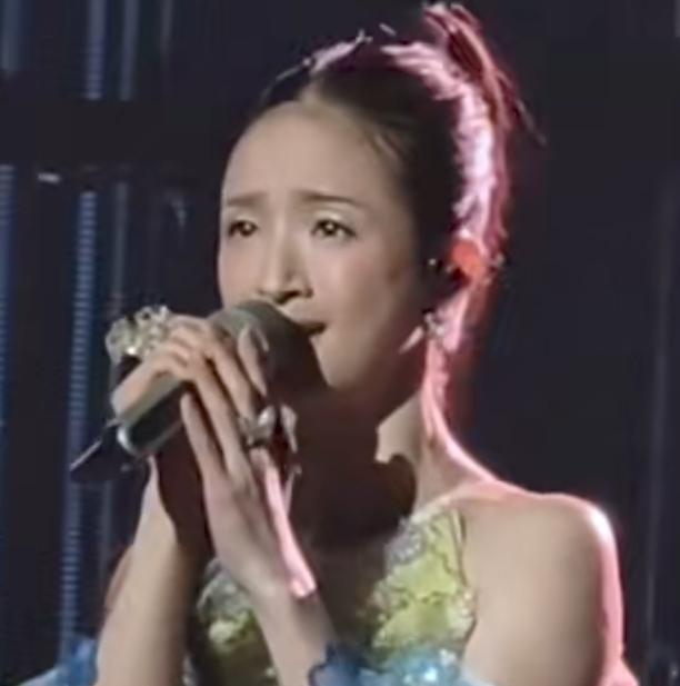 在昨晚（8月30日）的《2026青春芒果夜》舞台上，林依晨再度献唱了经典曲目《恶