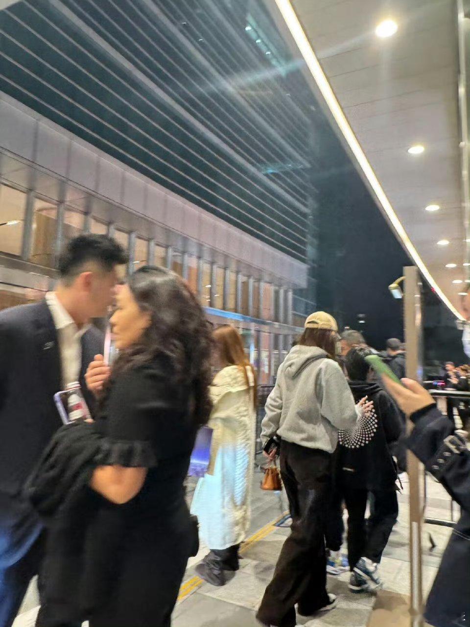 只能说时间的确过得也是有点快的不知不觉小海绵都这么高了呀