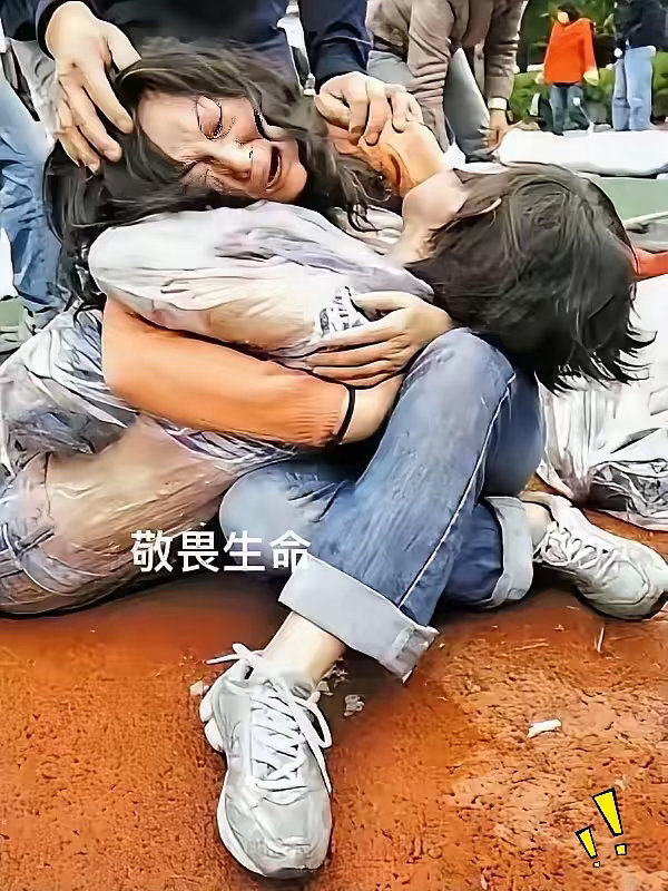 高考刚结束，江西鄱阳湖边发生了一起悲剧。一个刚满18岁的男孩，1米8的大高个，阳