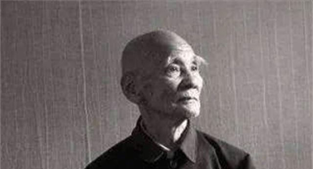 1946年，6000解放军被三万敌人包围，为了不泄露机密，旅长吴诚忠下令烧毁全部