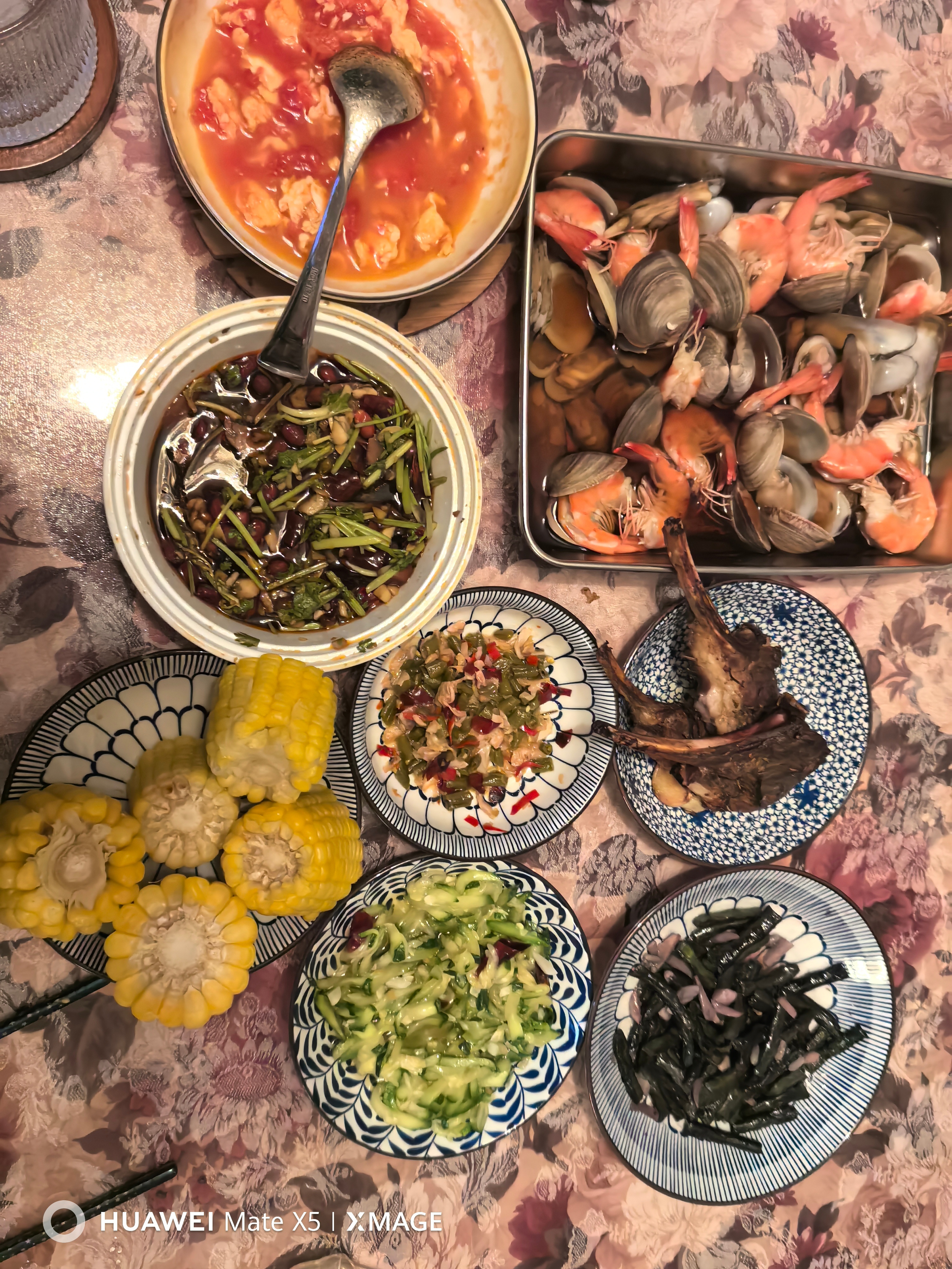 到家晚了，只能吃剩菜剩饭了