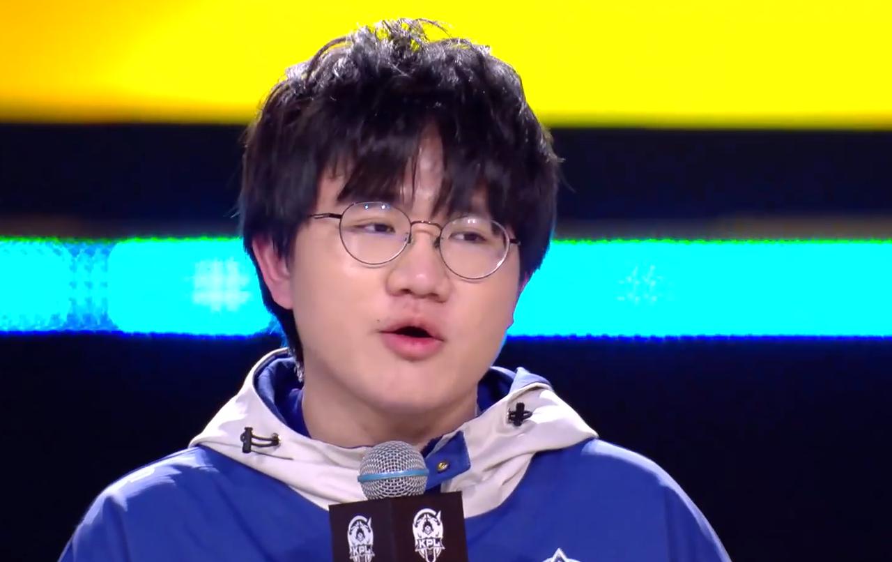KPL年度对抗路最佳给了坦然！一定会引发争论。毕竟资历还不够服众。当然，清清也没