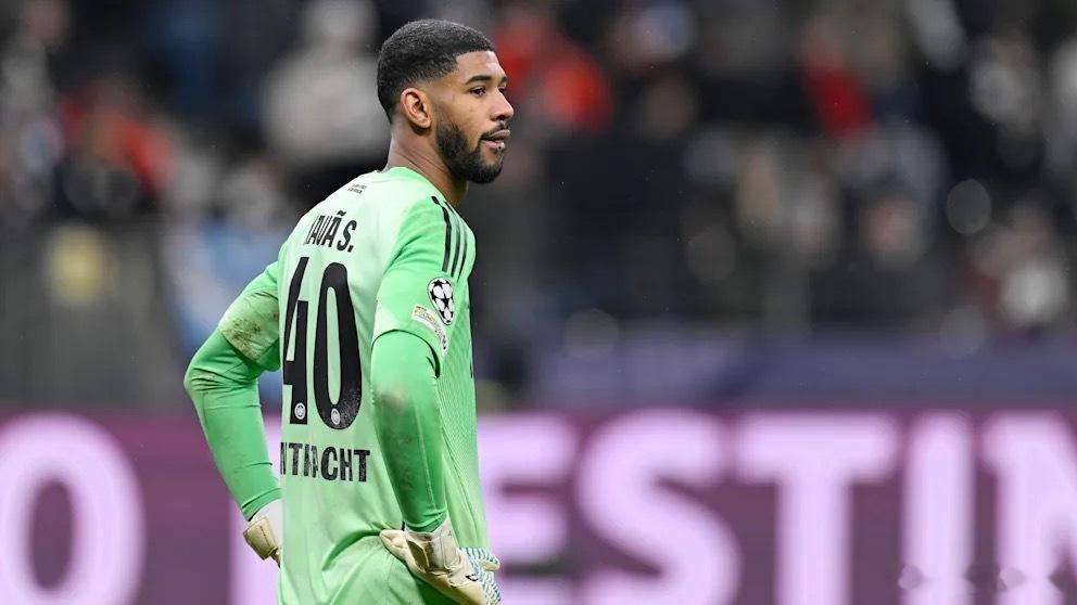 有点意思，周一要在法兰克福履新的西班牙教练列拉，以不愿意妥协著称，尤其是决定门将