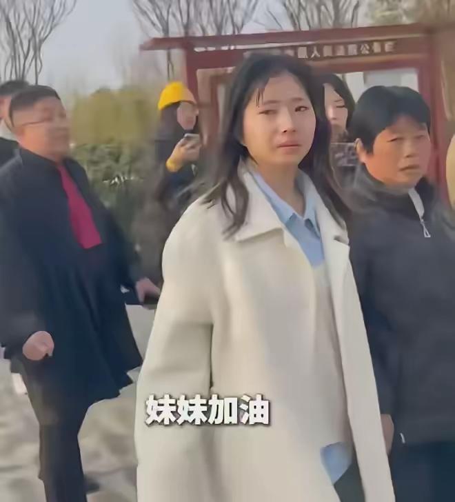 看到罗大美的妹妹泪流满面，让人心痛，一个20多岁的女孩子，凭借一己之力，要为自己