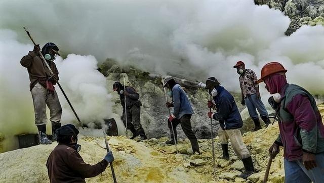 德意志采矿业历史悠久，2000多年前南德意志东阿尔斯山地区出现了繁荣的铜工业在青