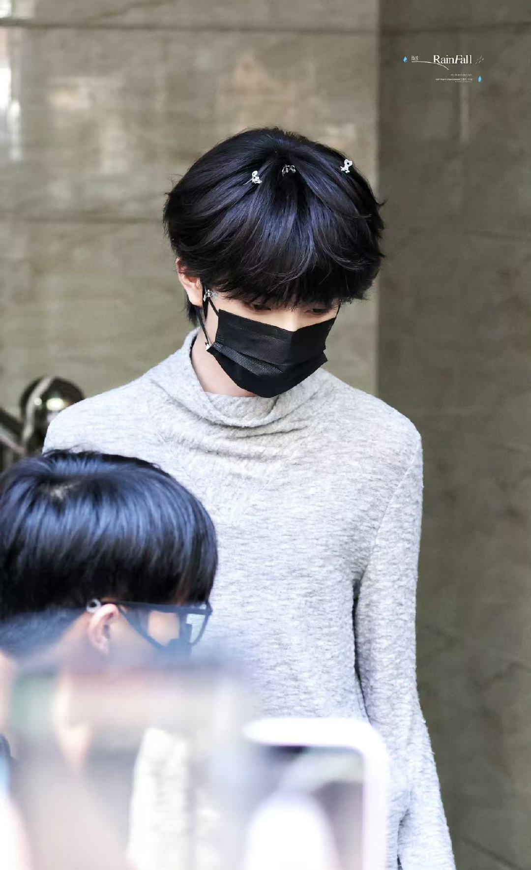 王橹杰头上的小夹子好萌王橹杰的小夹子 如此萌…. 