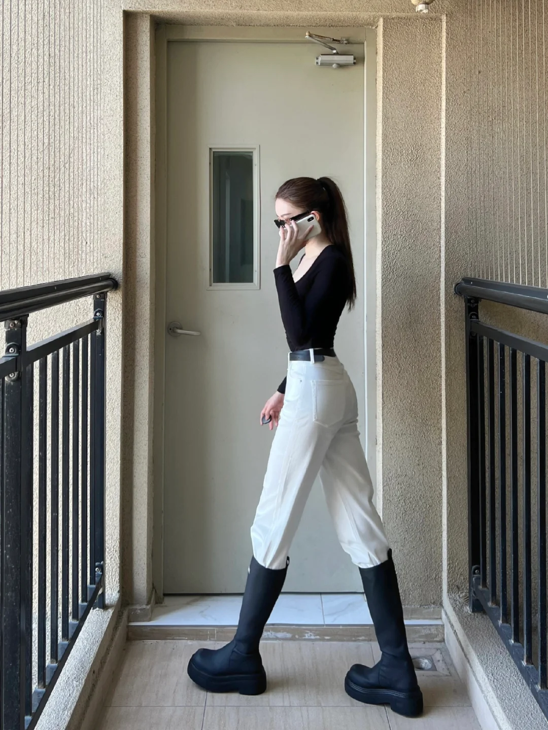 露思的白裤➕长靴！真的很吸睛！