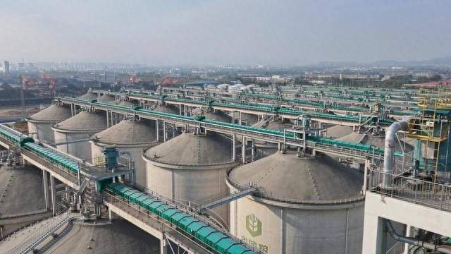 粮食标准仓房完好仓容达 7.3 亿吨 "大国粮仓" 加快迈向 "AI 智能时