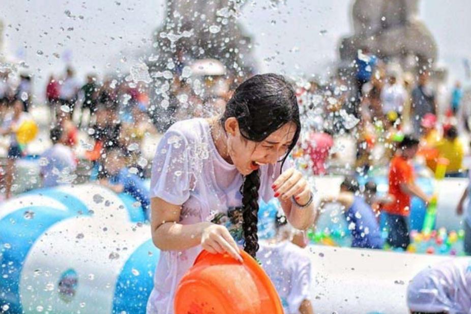 说是去泰国参加一场泼水节，咋就变成了噩梦？

广东大一女生小阳，被所谓“朋友”诱