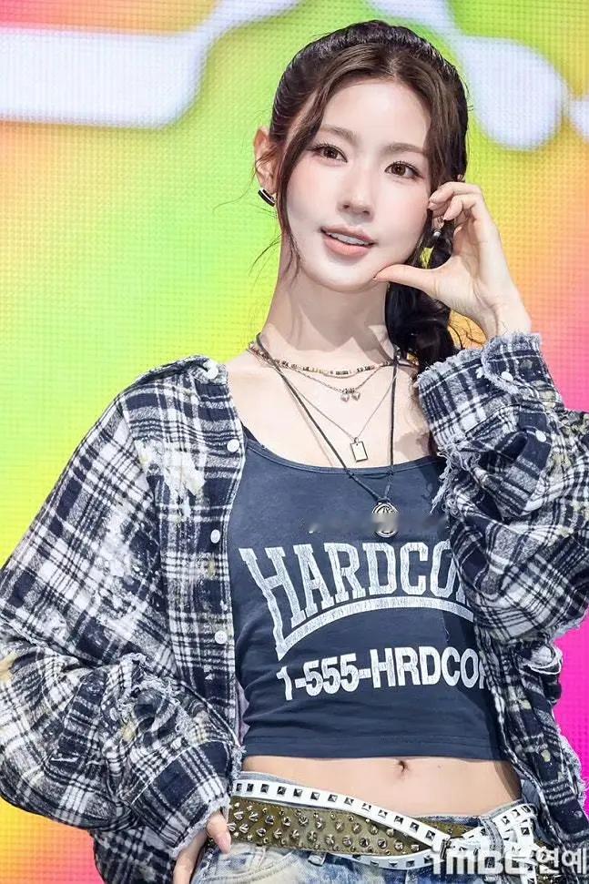 赵美延和叶舒华两位门面今日回归新闻图的极致反差 