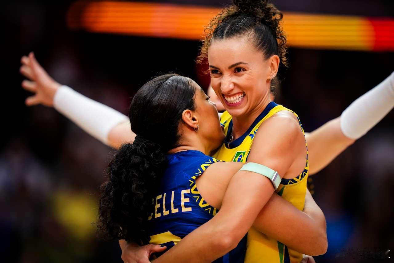 国际排坛动态2025女排世锦赛巴西队3-0（27-25/33-31/25-19）
