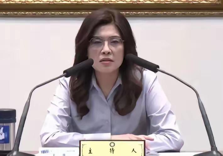 继卢秀燕向日本地震捐款10万美元之后，郑丽文也将向日本捐款，并且还是在7月31亲