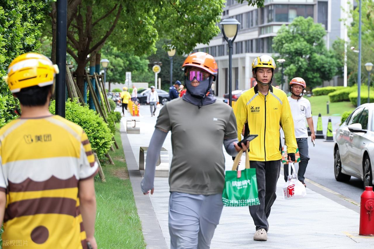 20 分钟不派单，骑手敢歇吗？
合肥最近出了个新规，听着挺暖心。
骑手连续送单满