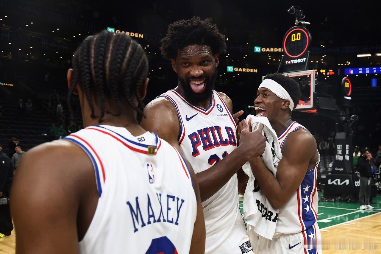 前NBA球员乔金·诺阿在节目里谈到费城76人，给出了自己的期待。“76人身上堆积