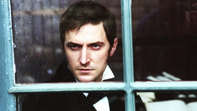 可惜桑顿这个演员老了其实他挺适合希斯克利夫的 