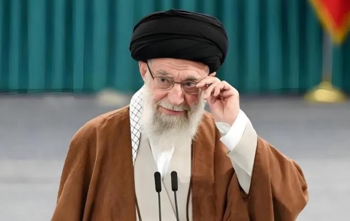 这话听起来振奋人心，可细想之下，却让人背脊发凉。
哈梅内伊说，只要人民团结一致，