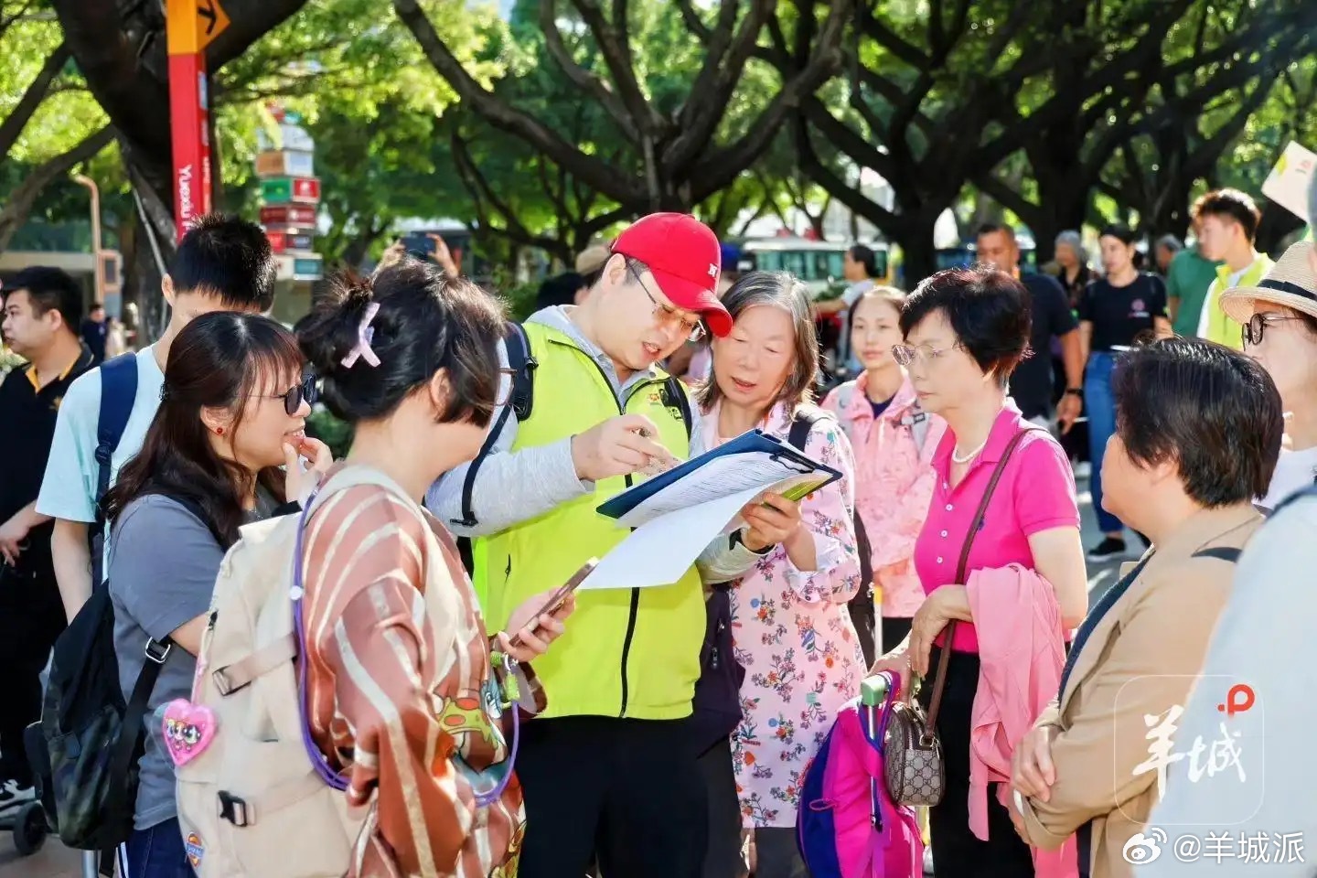 【举家出游叹世界！“五一”首日广东文旅热力全开】5月1日，“五一”假期正式开启，