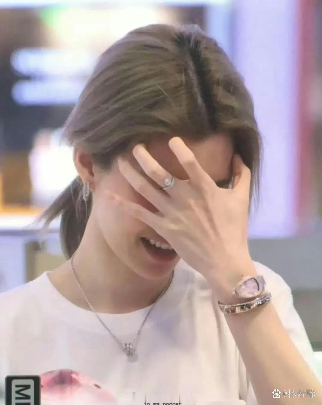 女明星一只手表顶我10年工资了！