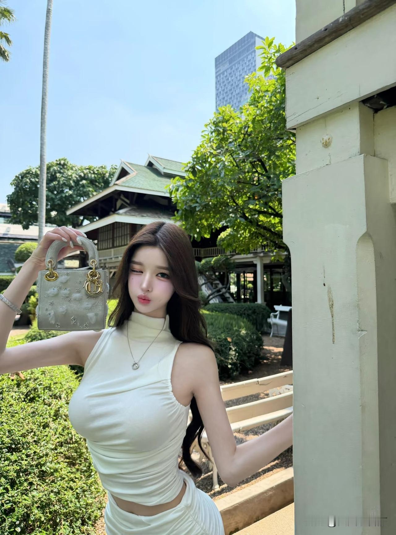 我不是喜欢所有人
我只是偏偏喜欢你
有瞬间心动的感觉吗? 天生的美女 美女标准