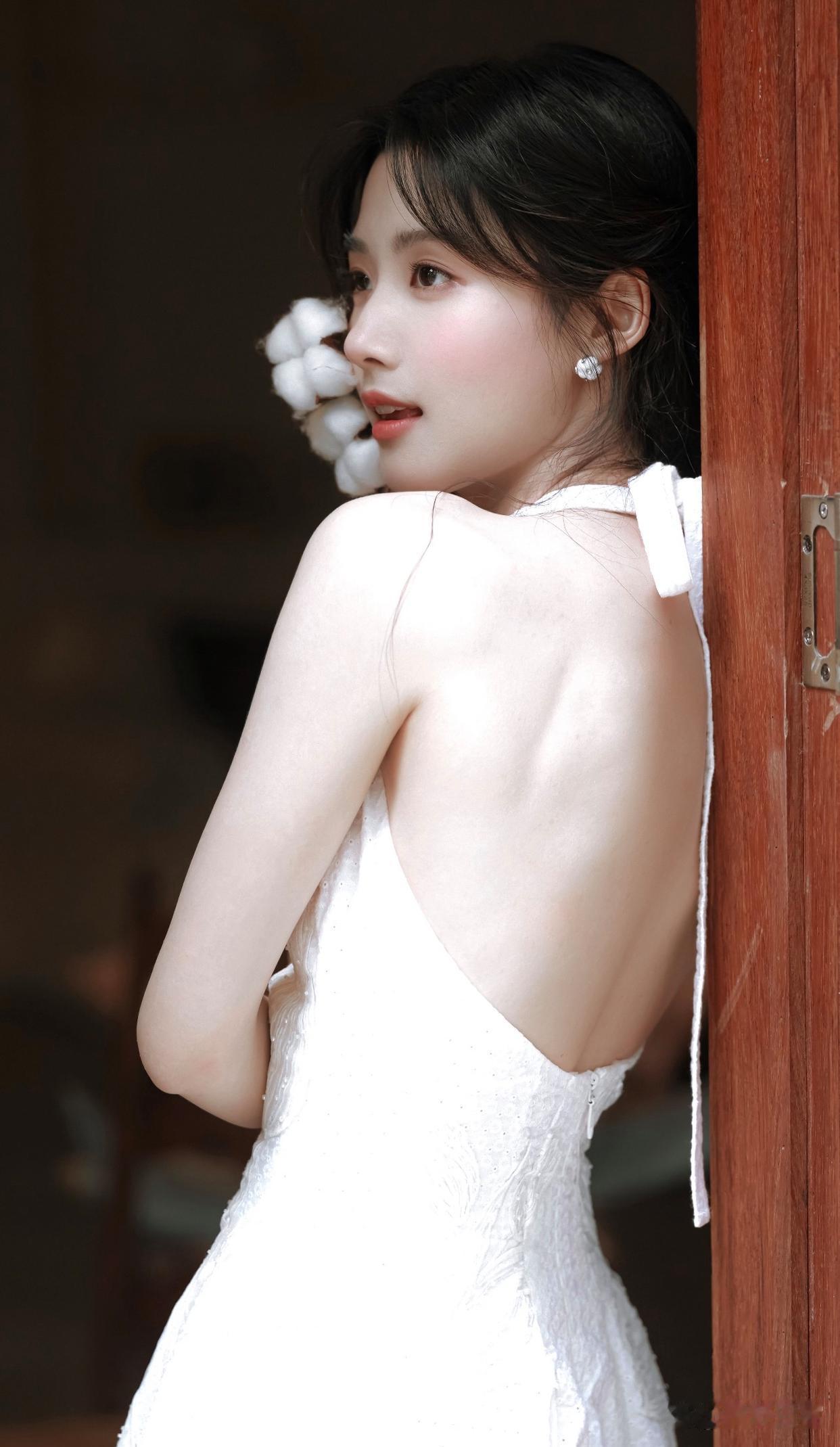 1. 卢昱晓这次确实是被对手算计了，正常情况下她在片场的那些事顶多在粉丝圈里吵吵