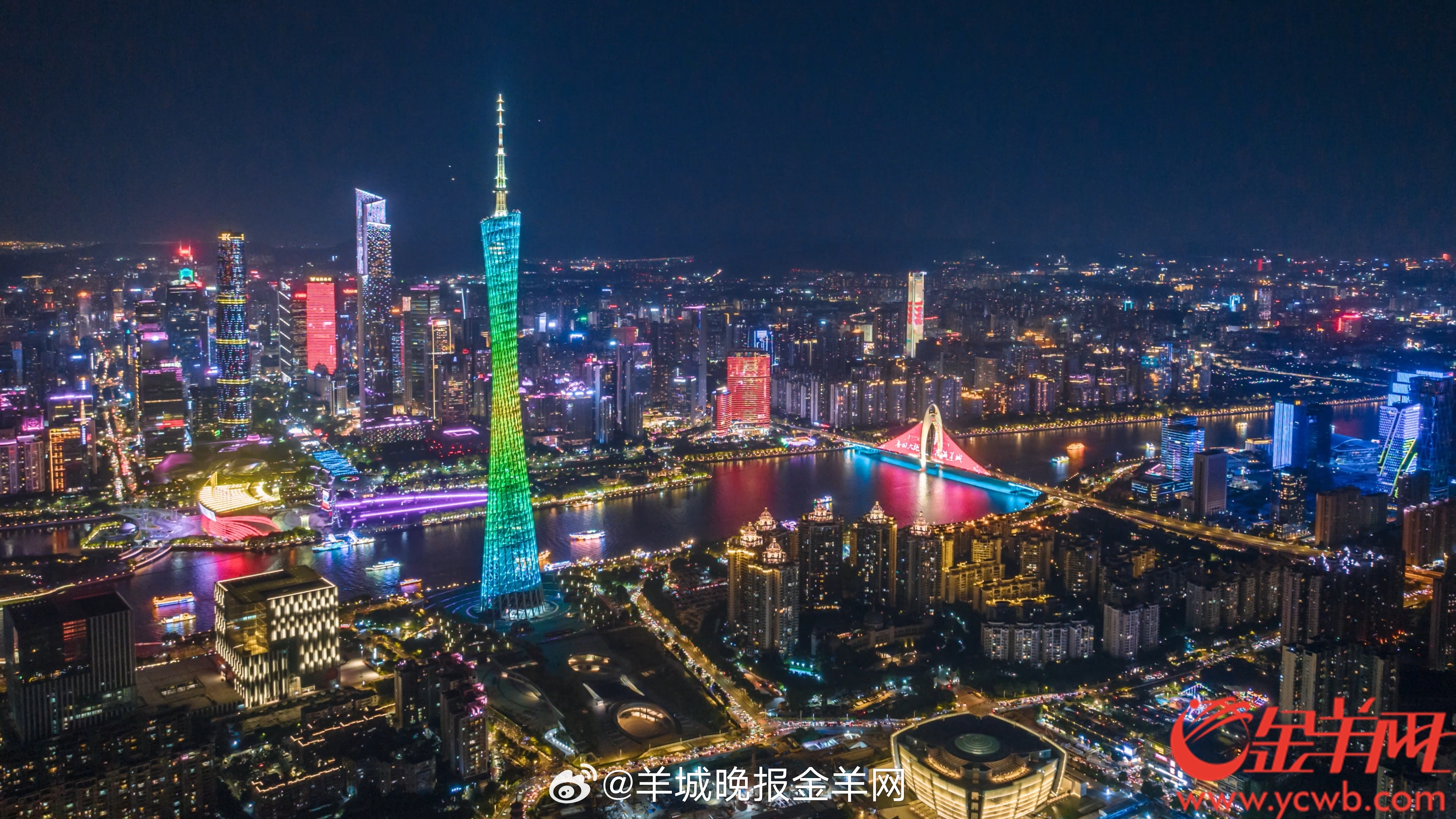 #晚安# 夜色温柔，萤火点点。卸下今日的疲惫吧，允许自己不完美。每一个微小的坚持