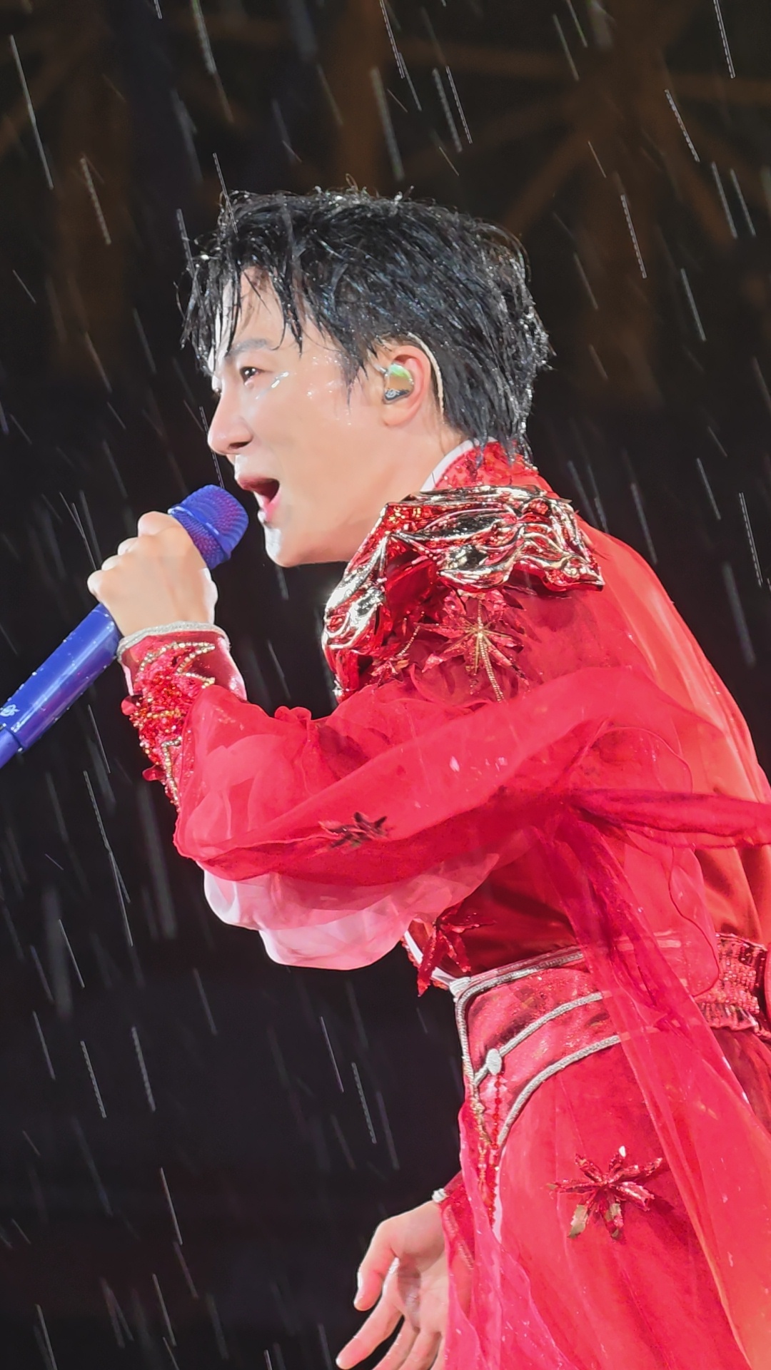 周深周深济南演唱会 我滴个乖乖啊这老大雨 