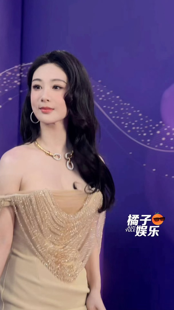 杨紫  杨紫第38届大众电影百花奖闭幕红毯生图百花奖红毯百花奖造型出图