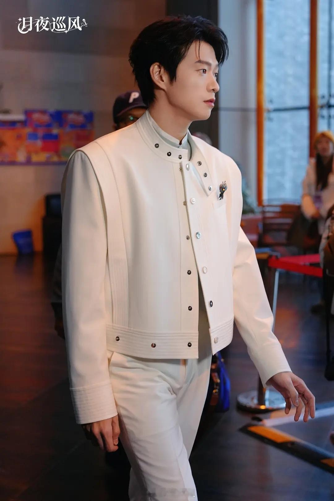 魏大勋现身网络视听盛典  二月份好多舞台 