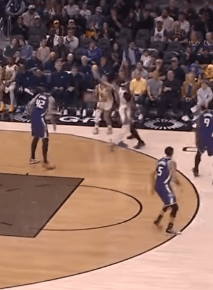 勇士胜国王，库里今天打得松弛许多。对火箭26分钟29分，许是见了杜兰特、乌度卡、