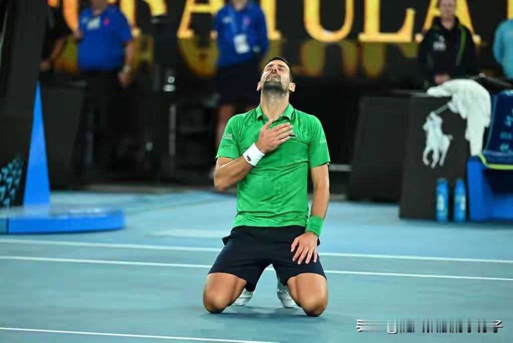 为何昨晚那么多人哭了？德约像不像被嫌老的你我？
一觉醒来，德约刷屏网络、我的朋友